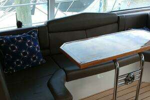 2014 Cruisers Yachts thumbnail 16