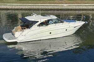 2014 Cruisers Yachts thumbnail 31