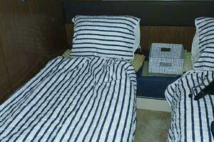 2014 Cruisers Yachts thumbnail 23