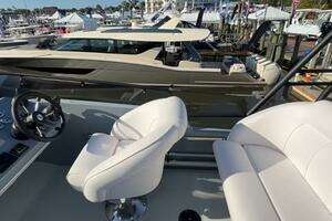 2025 Targa 37 Flybridge thumbnail 20