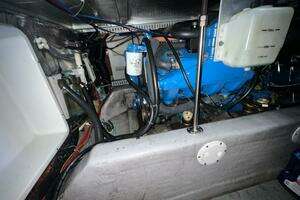 1994 Carver 370 Voyager thumbnail 15