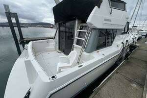 1994 Carver 370 Voyager thumbnail 3