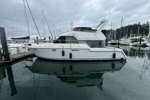 1994 Carver 370 Voyager thumbnail 1