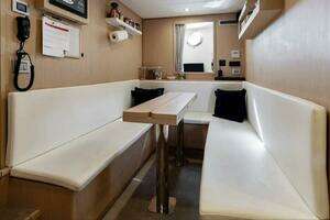 2022 Custom Line Navetta 37 thumbnail 22