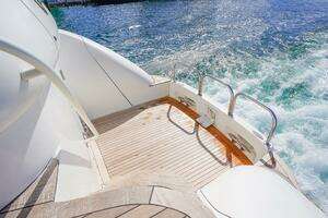 2004 Lazzara Yachts 80 SL thumbnail 9