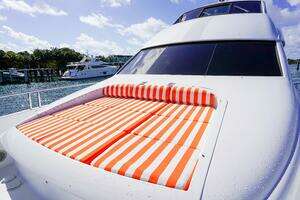 2004 Lazzara Yachts 80 SL thumbnail 18