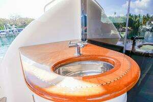 2004 Lazzara Yachts 80 SL thumbnail 15