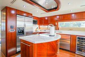 2004 Lazzara Yachts 80 SL thumbnail 29