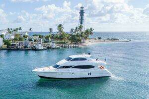 2004 Lazzara Yachts 80 SL thumbnail 7