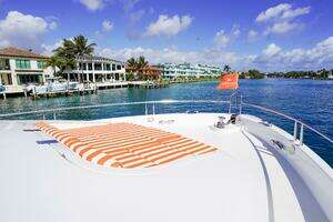 2004 Lazzara Yachts 80 SL thumbnail 17