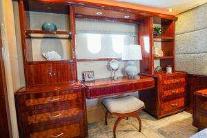 2004 Lazzara Yachts 80 SL thumbnail 43