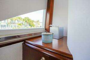 2004 Lazzara Yachts 80 SL thumbnail 37