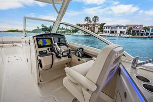 32ft Boston Whaler Yacht For Sale