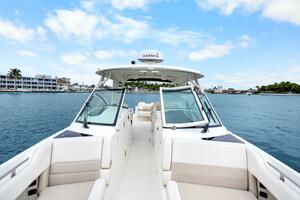 32ft Boston Whaler Yacht For Sale
