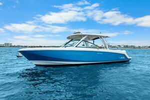 32ft Boston Whaler Yacht For Sale