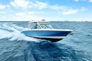 32ft Boston Whaler Yacht For Sale