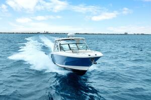 32ft Boston Whaler Yacht For Sale