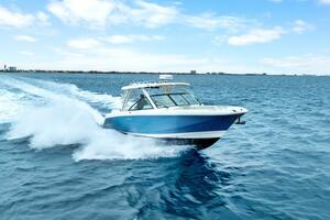 32ft Boston Whaler Yacht For Sale