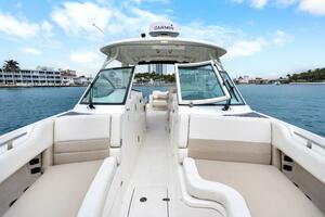 32ft Boston Whaler Yacht For Sale