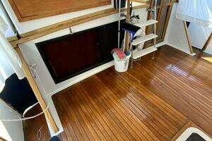 1987 President 41 Double Cabin Motor Yacht thumbnail 19
