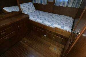1987 President 41 Double Cabin Motor Yacht thumbnail 39