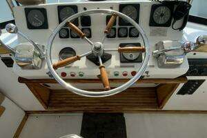 1987 President 41 Double Cabin Motor Yacht thumbnail 24