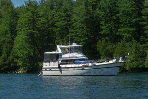 1987 President 41 Double Cabin Motor Yacht thumbnail 3