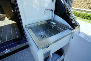 56FT (17.07M) UNIESSE