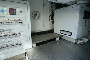 56FT (17.07M) UNIESSE