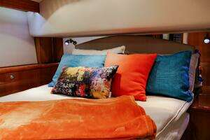 2005 Hatteras 50 Convertible thumbnail 33