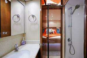 2005 Hatteras 50 Convertible thumbnail 37