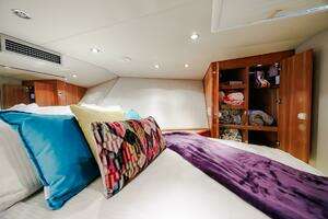2005 Hatteras 50 Convertible thumbnail 42