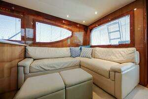 2005 Hatteras 50 Convertible thumbnail 19