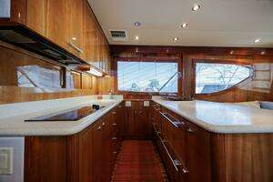 2005 Hatteras 50 Convertible thumbnail 15
