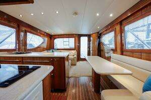 2005 Hatteras 50 Convertible thumbnail 12