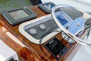 2005 Hatteras 50 Convertible thumbnail 68
