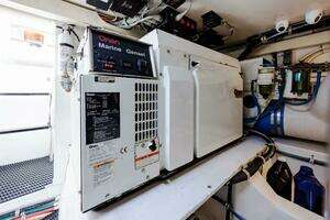 2005 Hatteras 50 Convertible thumbnail 105
