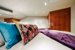 2005 Hatteras 50 Convertible thumbnail 43