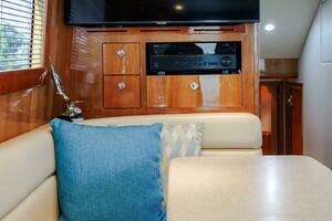 2005 Hatteras 50 Convertible thumbnail 22