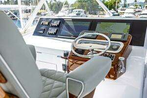2005 Hatteras 50 Convertible thumbnail 67
