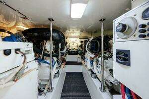 2005 Hatteras 50 Convertible thumbnail 100