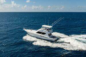 2005 Hatteras 50 Convertible thumbnail 96
