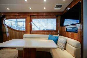 2005 Hatteras 50 Convertible thumbnail 16