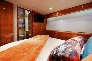 2005 Hatteras 50 Convertible thumbnail 35