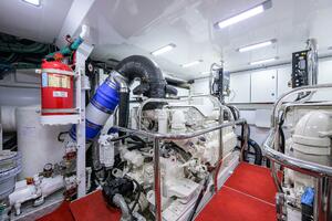 Princess Y78 - Janie II - Engine Room