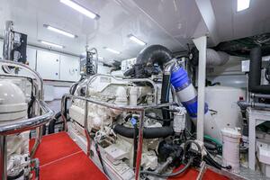 Princess Y78 - Janie II - Engine Room