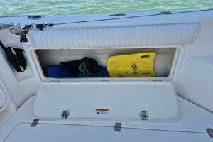 2004 Riviera 4000 Offshore thumbnail 10