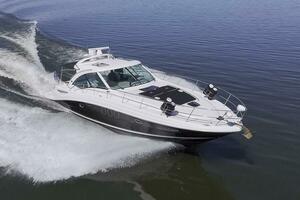 2007 Sea Ray 48 Sundancer underway