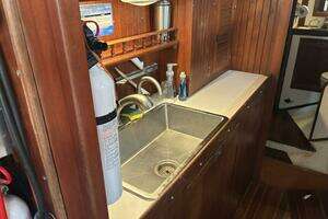 1983 Vagabond 42 Ketch thumbnail 31