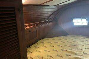 1983 Vagabond 42 Ketch thumbnail 41